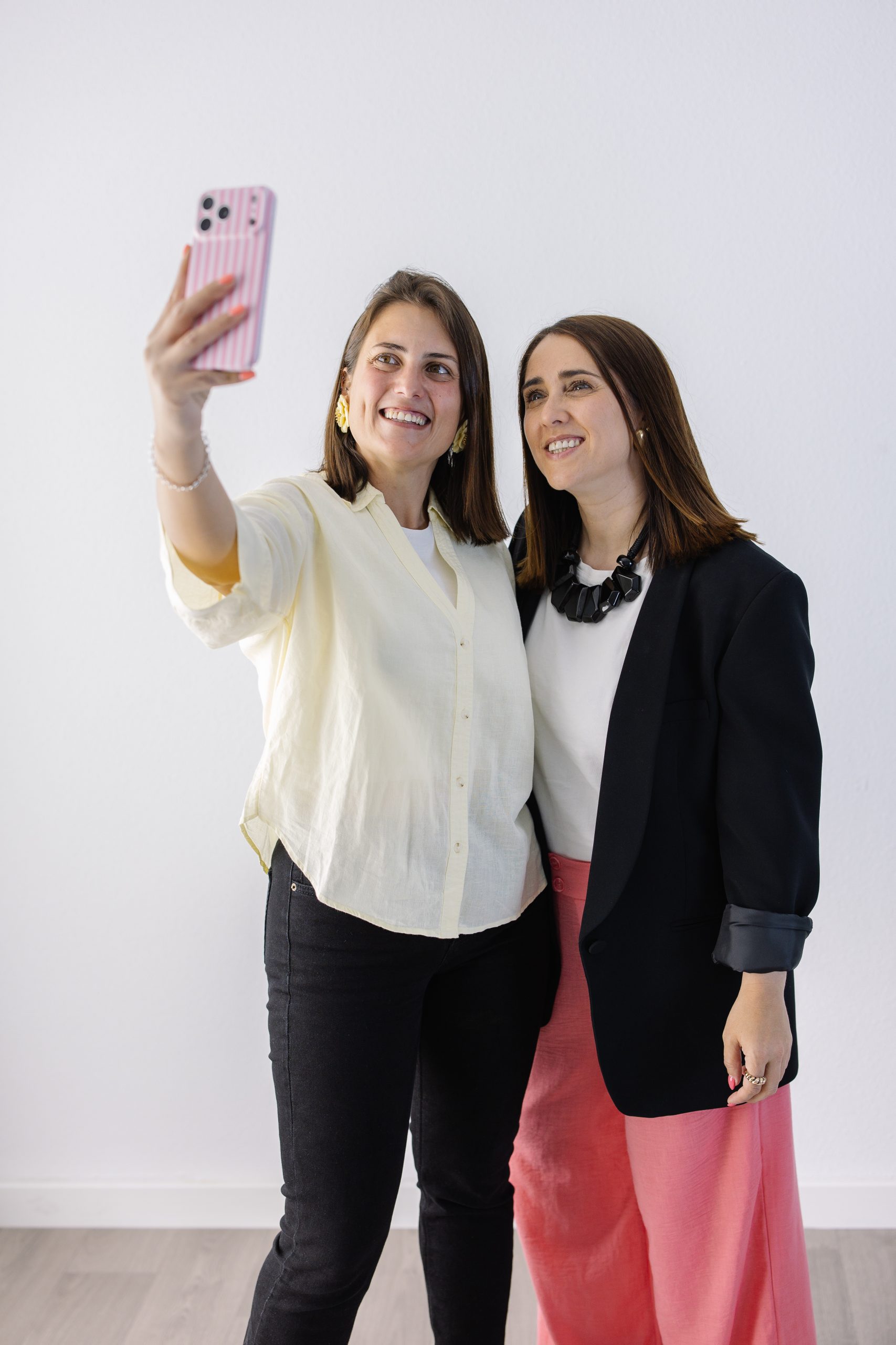 María y Miriam de UNMEI Comunicación